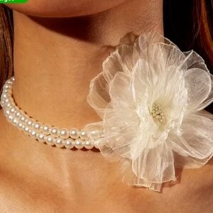 Elegant Faux Pearl Necklace with Floral Accent (NEW)